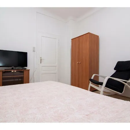 Apartment In Centre With Huge Terace Pula Exterior photo